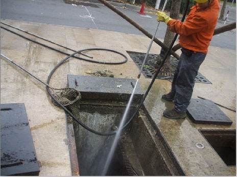 美兰池底污泥如何清理